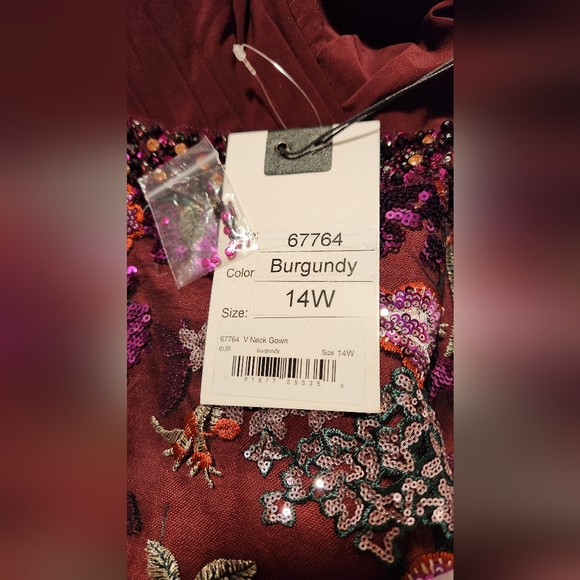 NWT Sz 14w Mac Duggal Burgundy Embellished Lace & Sequins Floral A Line Gown - Picture 5 of 5